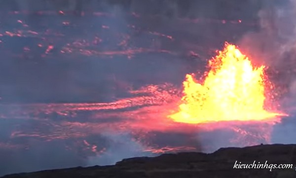 Kilauea volcano erupts in Hawaii